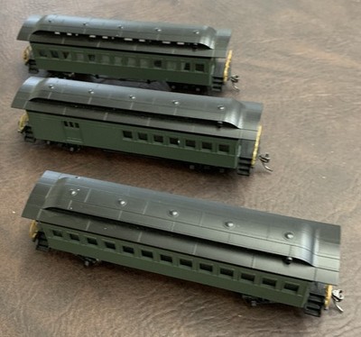 3 Bachmann 1860-1880 Coach & Combined Unlettered Green - HO Scale Model Train