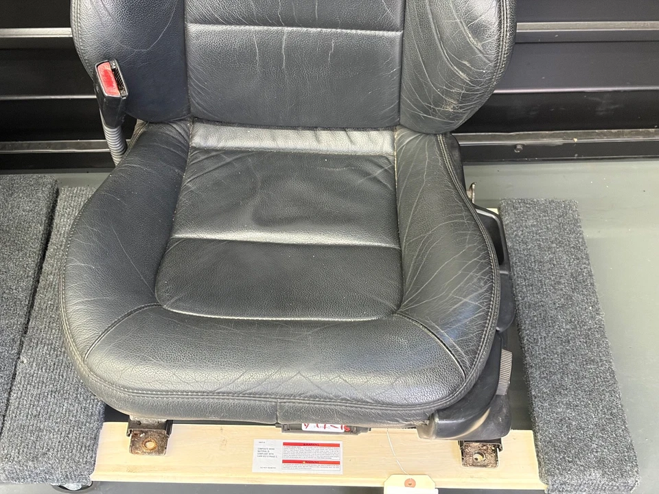 Par de Assentos Elétricos BMW Z3 Roadster Couro Preto com Trilhos Assentos Fabricante de Equipamento Original - Imagem 3 de 4