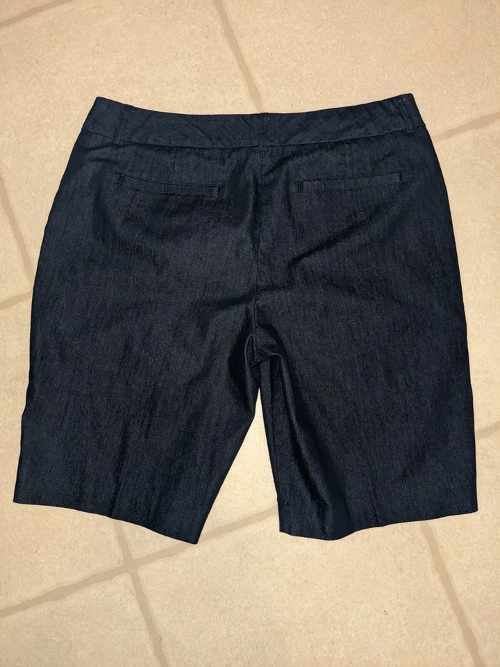 Bermudas Van Heusen Studio Damas Talla 8 Elastizadas Extensibles Negras  Foto 4 de 4