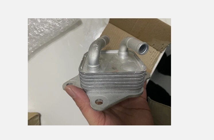 Toyota Lexus OEM Used Engine Oil Cooler 15710-25010/ 15710-F0010 for RAV4 RX NX