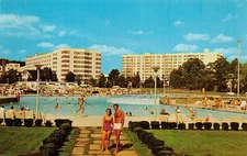 Kiamesha Lake NY Concord Hotel Pool View Sexy Couple New York Vtg Postcard V1