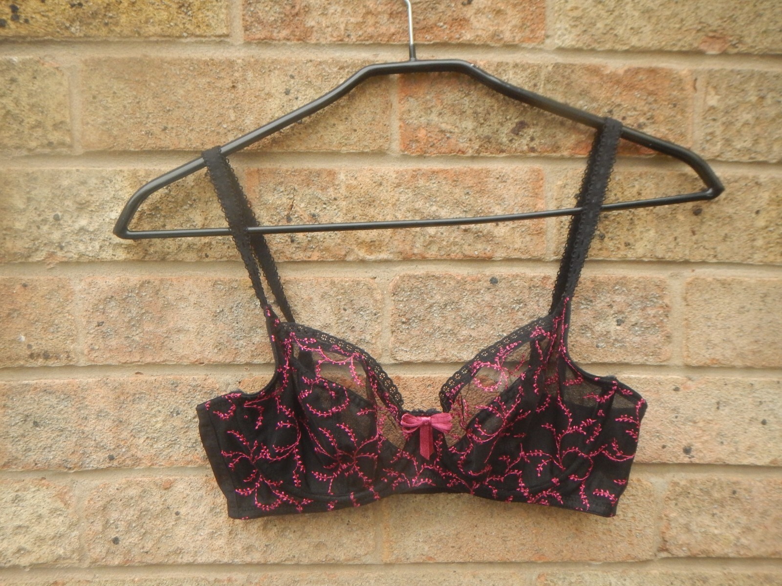CHARNOS BLACK/PINK BRA UNDERWIRED 32C NWOT