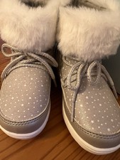 NEW Stride Rite Spruce Silver Fir Top Boots Kids 10M Stars With Silver Shimmer
