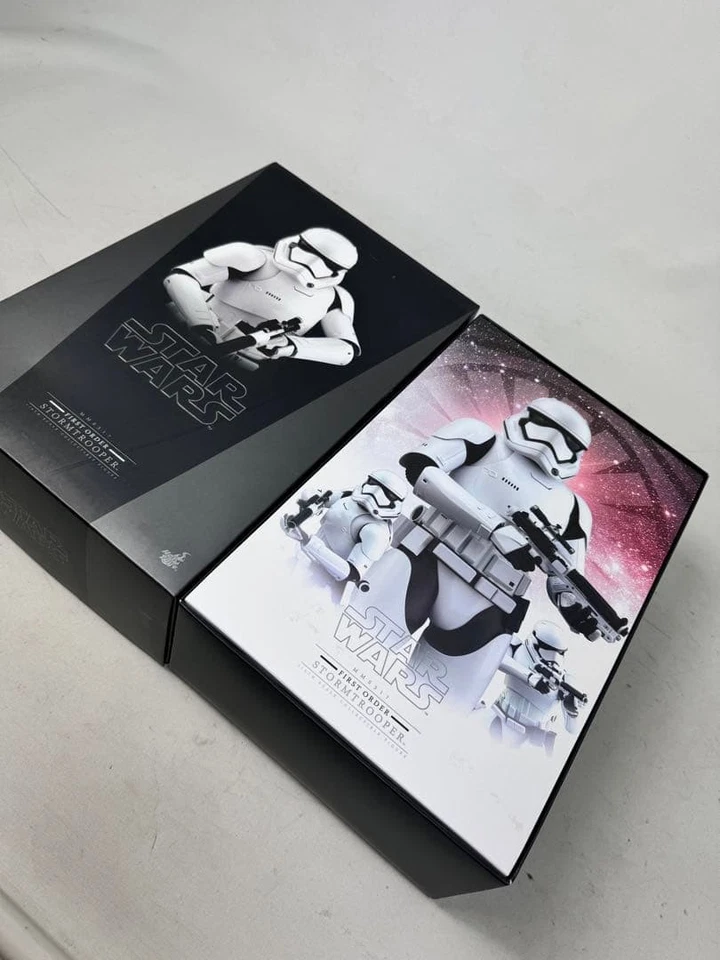 Hot Toys Star Wars First Order Stormtrooper MMS317 Figura in scala 1/6 - Immagine 3 di 4