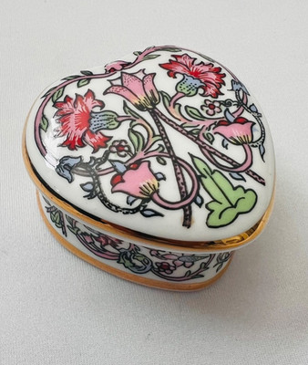 WILLIAM MORRIS LODDE MUSEUM COLLECTIONS HEART  TRINKET BOX FINE BONE CHINA