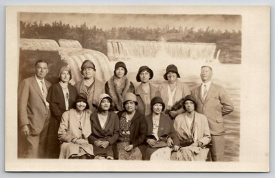 #ad RPPC Tourists at Niagara Falls NY Studio Backdrop of the Falls Postcard L40 $6.95