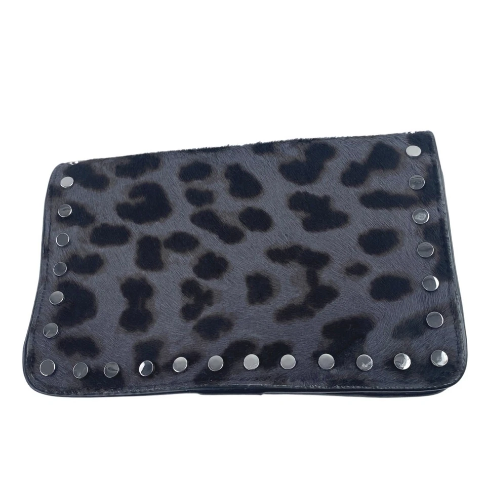 Henri Bendel Negro Leopardo Estampado Animal Tachuelas Cuero Cartera Teléfono Celular Portatarjetas Foto 2 de 4