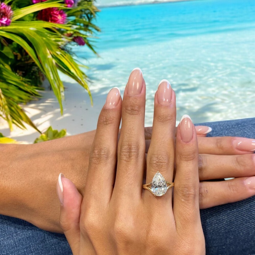 Lab Grown Ct Pear Cut Diamond Engagement Ring in 14k Yellow Gold