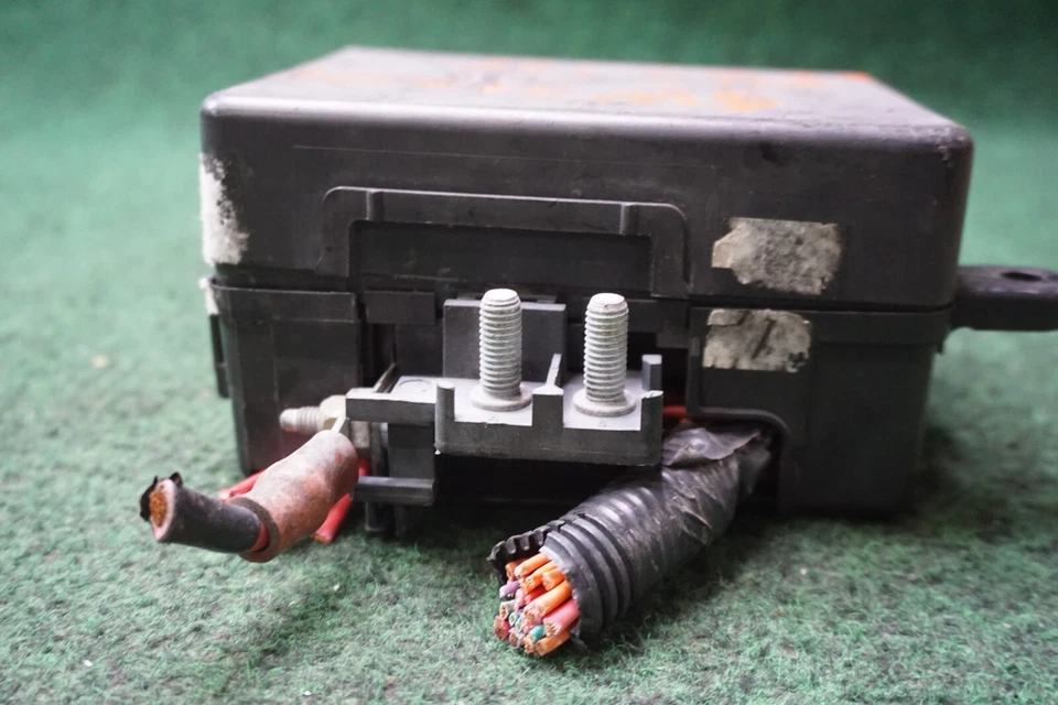 1998 1999 2000 2001 2002 GMC YUKON DENALI FUSE BOX RELAY OEM 12162365D - Image 4 of 4