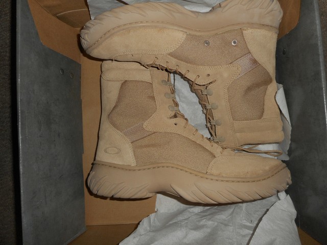 oakley desert boots