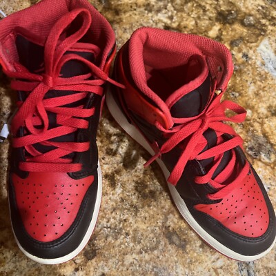 Size 4 Y -Jordan 1 Mid Banned 2020