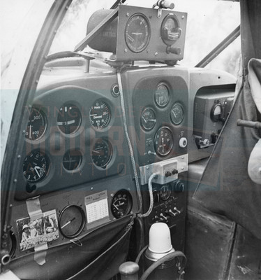 Cockpit eines Saab Safir nach einem Rekordflug - Originalfoto