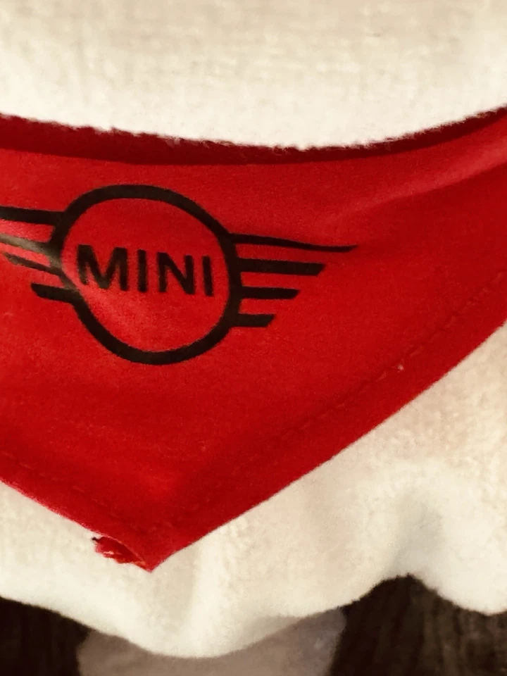 MINI Cooper Bulldog bicho de pelúcia cinza branco vermelho bandana 10” 80452465960 - Imagem 4 de 4