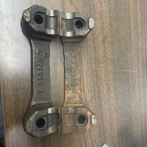 R136083 John Deere Clamp