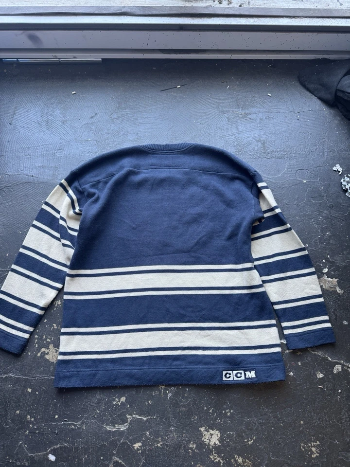 VINTAGE TORONTO MAPLE LEAFS Acrylic Wool Sweater HOCKEY JERSEY,CCM SIZE L NICE - Image 2 of 4