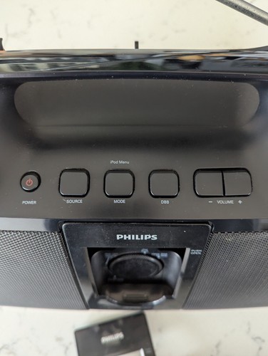 Philips DC185/37 Portable iPod Docking Station & AM/FM Radio - Picture 3 of 13