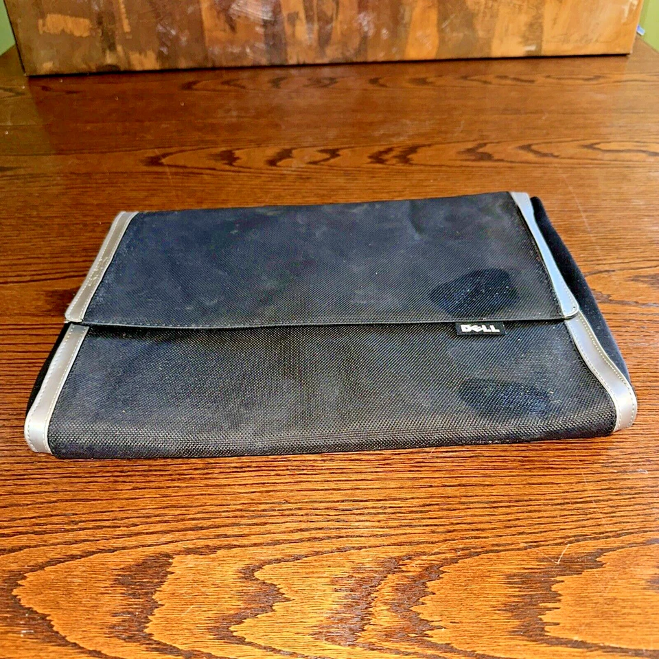 Dell Tablet Bag Brushed Fleece Interior Magnetic Closure Black Silver Nice Clean - Image 2 of 4