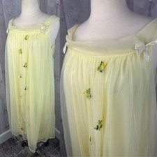 Vintage 1960s NEGLIGEE NIGHTGOWN LINGERIE Pinup Bombshell Pale Yellow Embroidery