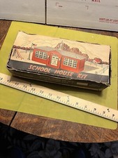 PLASTICVILLE School House. O GAUGE , Vintage 1950s Rare , BACHMANN  Box
