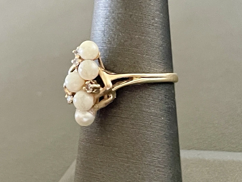 Anillo de diamantes y perlas de oro amarillo de 14 quilates. Talla 6,5 (C) Foto 3 de 4