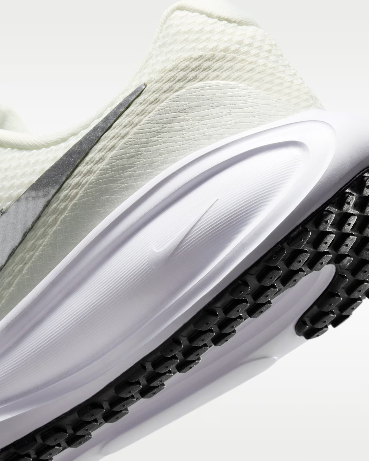 Nike Revolution 8 Metallic Silver Women's Trainers All Sizes Limited Stock image 8