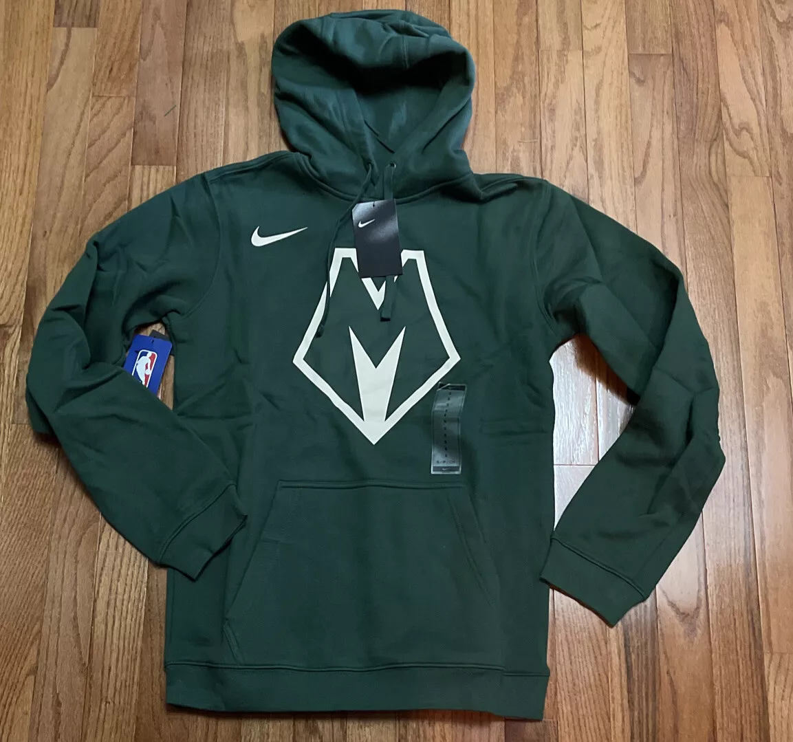 Milwaukee Bucks Courtside Statement Edition Men's Jordan NBA Fleece  Pullover Hoodie.