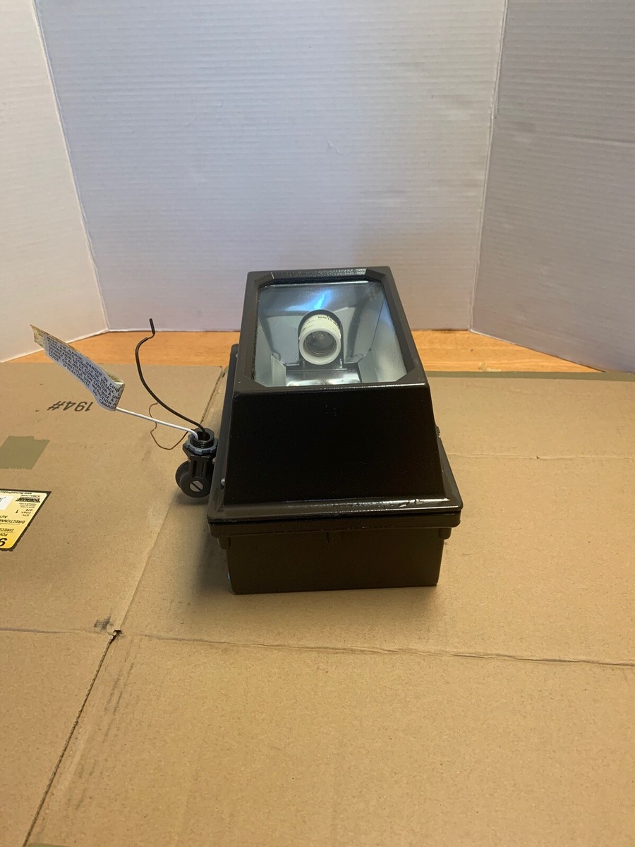 LUMARK BANDIT KM17 FLOOD Lamp 175 Watt METAL HALIDEw/Knuckle