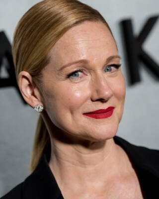 LAURA LINNEY 8x10 PHOTO *