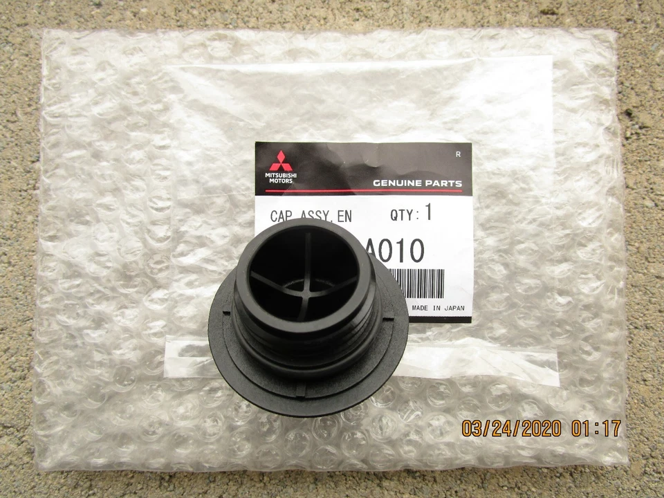 SE ADAPTA A: TAPA DE LLENADO DE ACEITE DE MOTOR MITSUBISHI MIRAGE G4 17 - 20 OEM NUEVO Foto 3 de 3