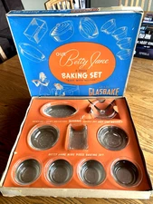 Vintage McKee Glasbake Child's Betty Jane 9 Piece Baking Set Glass Oven Ware