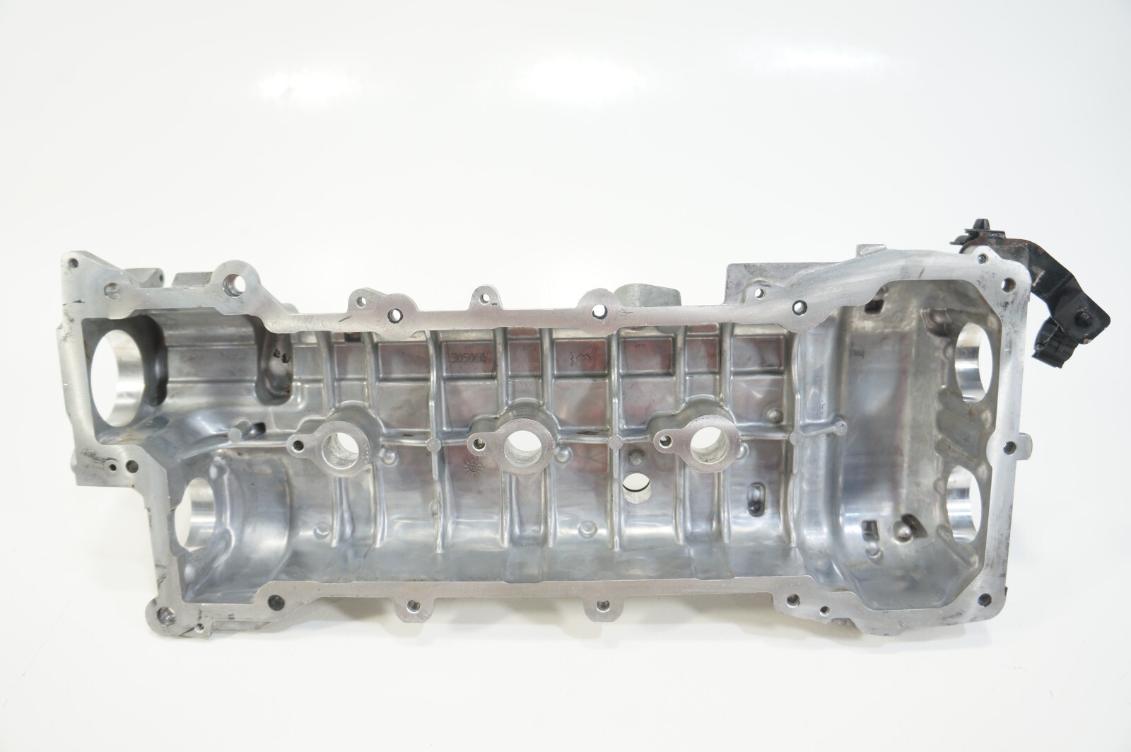 14-2019 maserati ghibli 3.0l v6 right passenger side engine valve cylinder cove