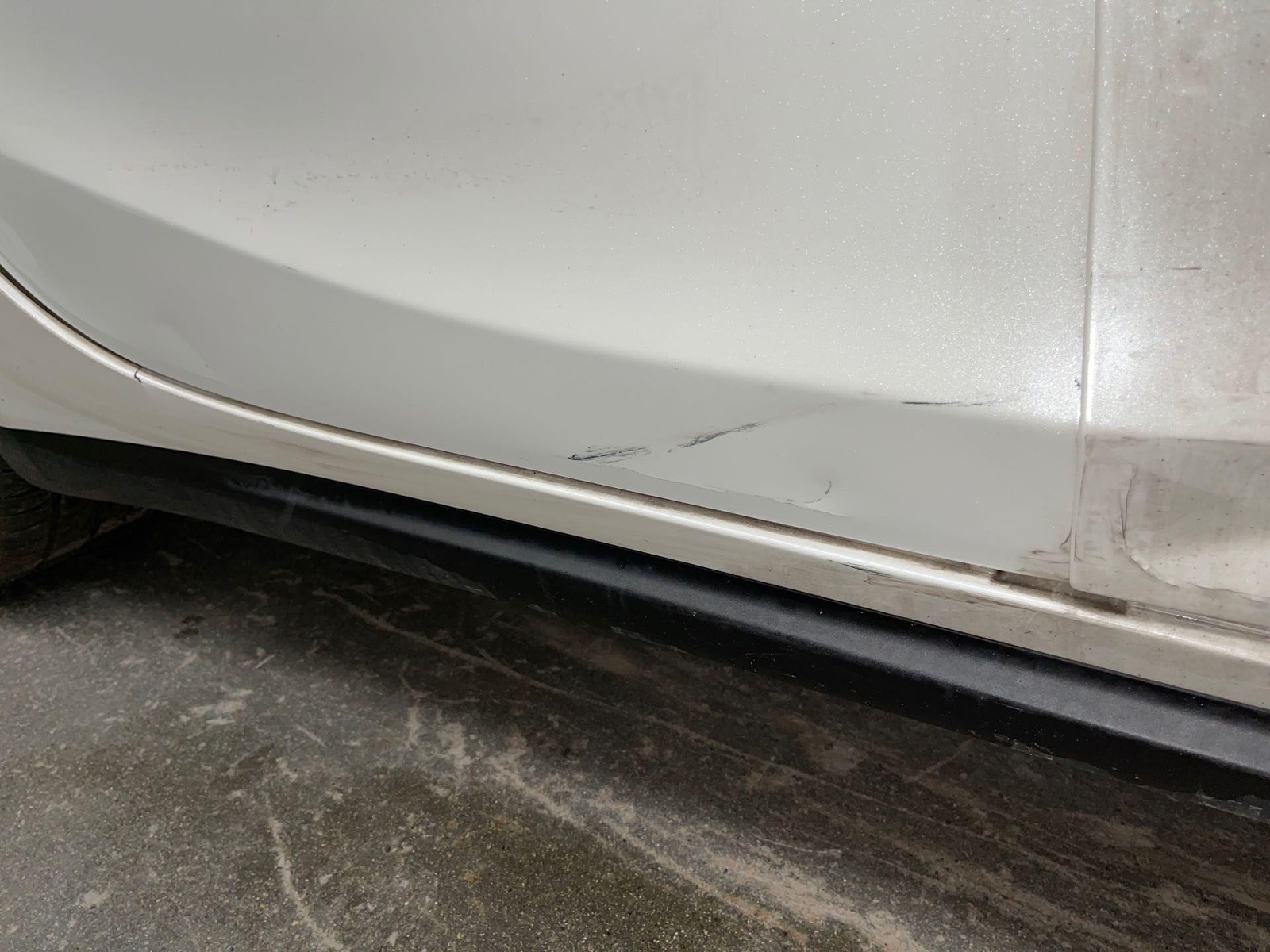(LOCAL PICKUP ONLY) 17 MASERATI GHIBLI Rear Door Right