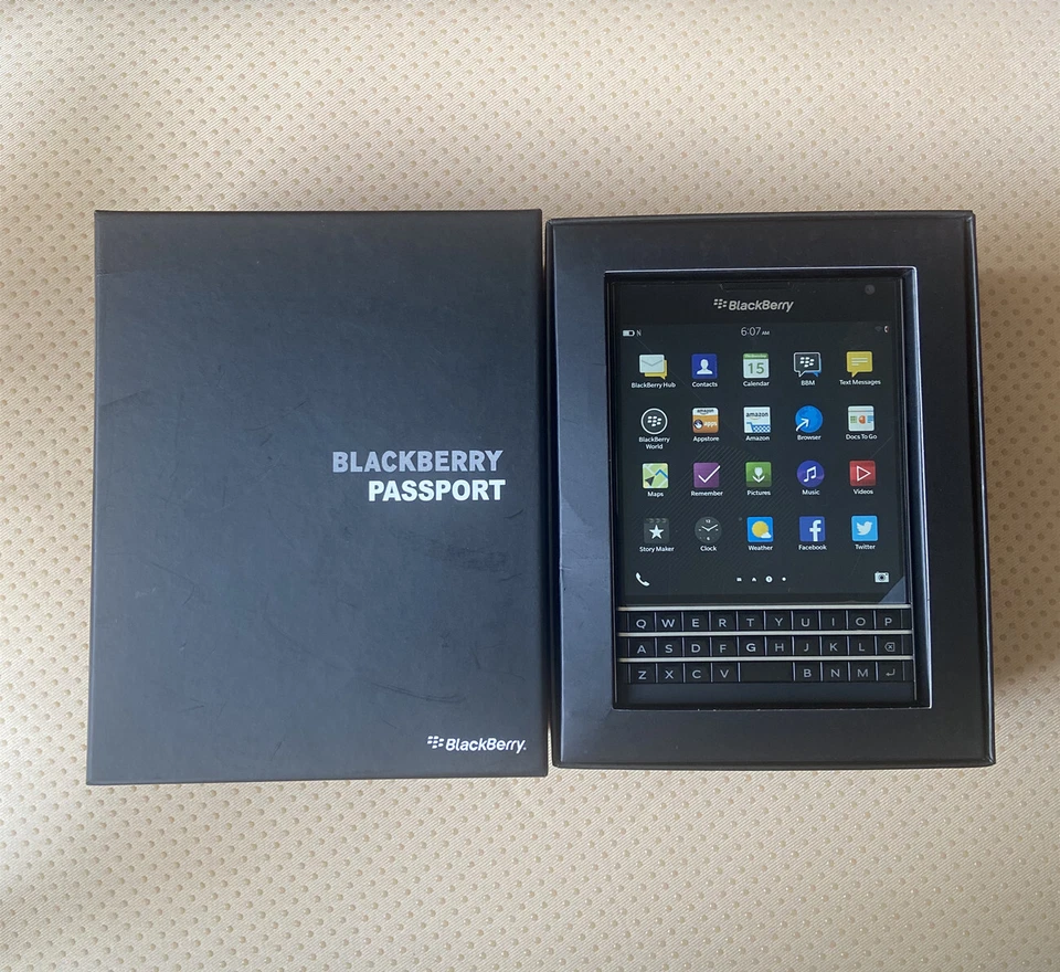 BlackBerry Passport Q30 (SQW100-1) 32GB 3GB RAM Unlocked Smartphone-New Unopened - Image 3 of 4