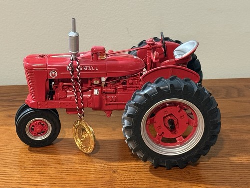 The Farmall Super M Tractor Precision Series #8 1/16 Ertl - Picture 2 of 5