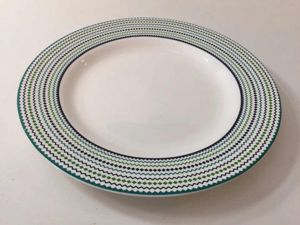 Cynthia Rowley New York Fine China Dinner Plate, 10 3/4" Diameter - Image 2 of 4