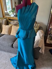 NWOT Carmen Marc Valvo Teal Blue Peplum Ruffle Formal Gown Size 8 Bridesmaid MOB