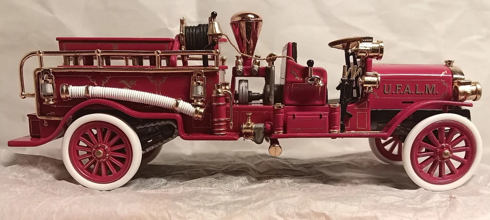 Modelos Matchbox de camión de bomberos Mack YFE24-M 1911 de antaño Foto 3 de 4