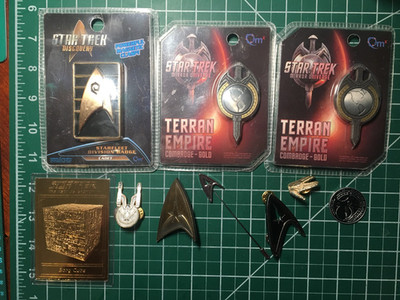 STAR TREK QMx  2-Terran Empire Mirror Universe Magnetic Badge & Cadet, gold card