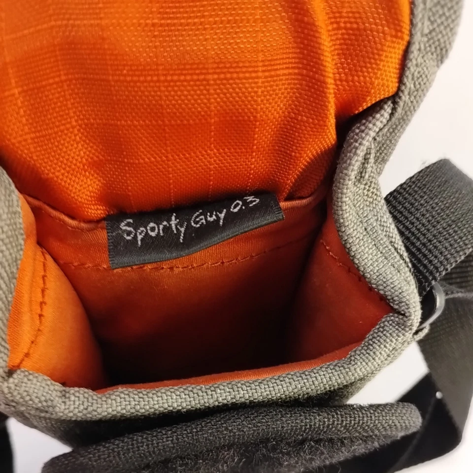 BLACK/GREY CRUMPLER SPORTY GUY COMPACT DIGITAL CAMERA BAG HARDLY USED - Image 3 of 4