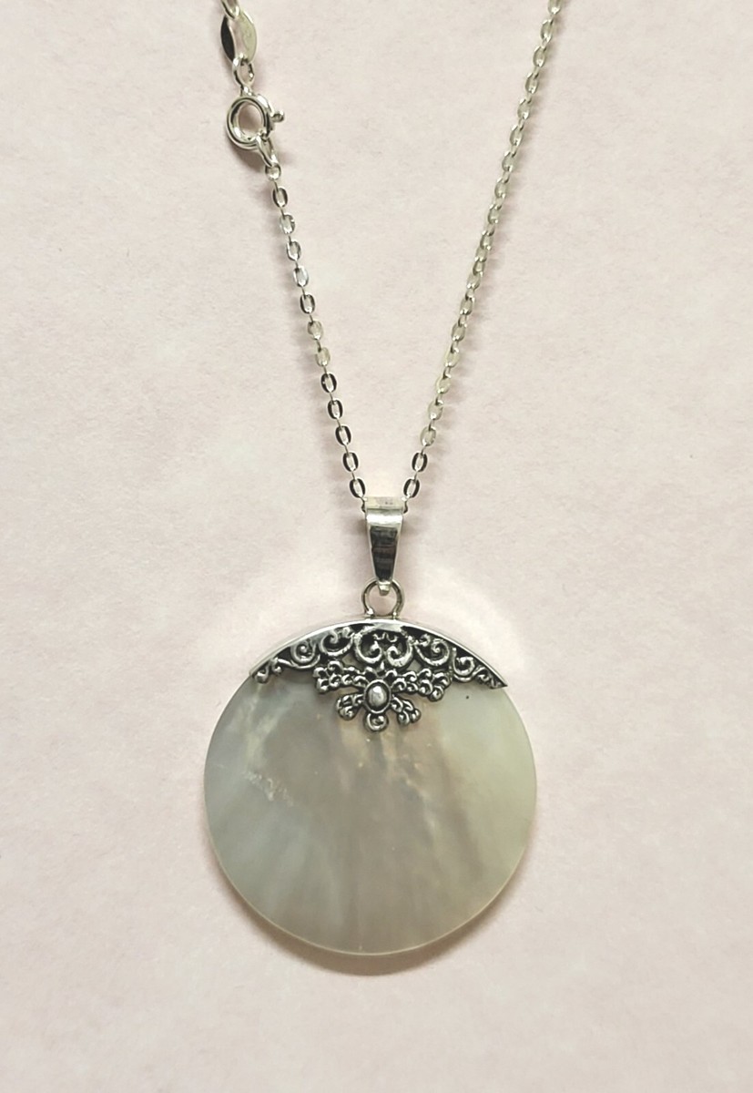 VTOPIA DAISYSONGPIERCE ピアス mother dept Mother of Pearl Round Pendant in Sterling on 18 in. 925