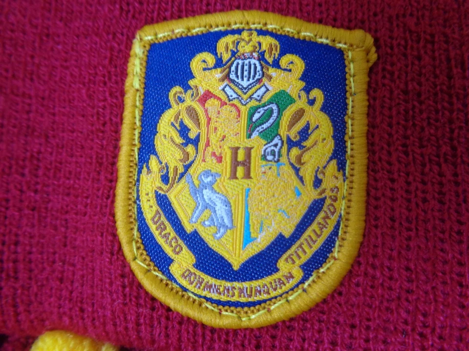 Harry Potter Hogwarts Tejido Gorro Sombrero y Bufanda Conjunto Colores Gryffindor Foto 2 de 4