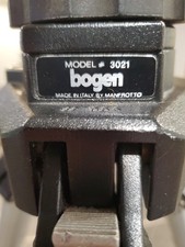 BOGEN MANFROTTO 3021 Tripod w/3030 3-way Head