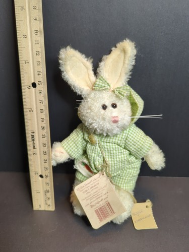 Boyds Bears - TJ's Best Dressed - Tessie T Nibblenose Plush Bear - Picture 3 of 13
