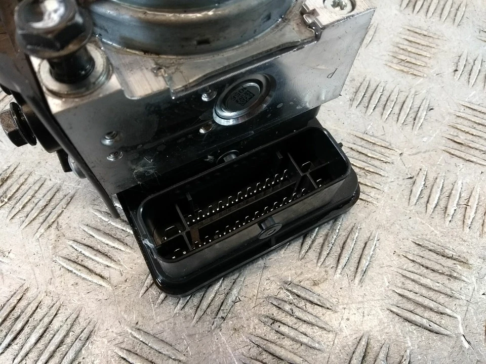 Bomba TRIUMPH TIGER EXPLORER XRX 1200 2016 ABS T2024230 Foto 3 de 4