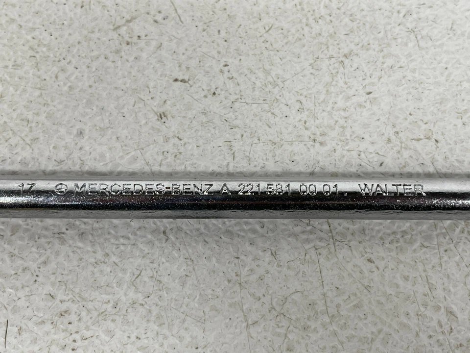 ⭐08-14 KIT DE FERRAMENTAS MACACO PNEU SOBRESSALENTE EMERGÊNCIA MERCEDES BENZ C300 FABRICANTE DE EQUIPAMENTO ORIGINAL LOTE 2320 - Imagem 2 de 4