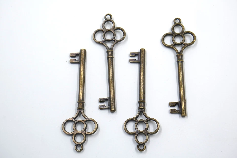 Pingente de berloque chave antigo tom bronze - Imagem 4 de 4