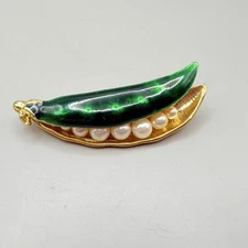 Vintage Gold-Tone Enameled Green Pea Pod 2" Brooch Pin with 8 Imitation Pearls