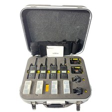 Motorola XTK446 PMR446 kit radio walkie talkie x4 custodia caricabatterie auricolari set Regno Unito