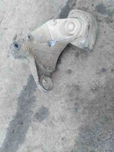 VW PASSAT B5 3B2 Getriebehalter 1.90 Diesel 81kw 1999 32516045