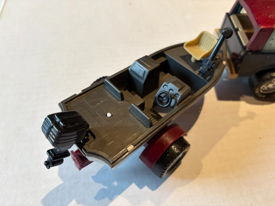 VINTAGE 1980s Nylint Ford Bronco + Trailer and Bass Boat Chaser Toy - Image 3 of 4